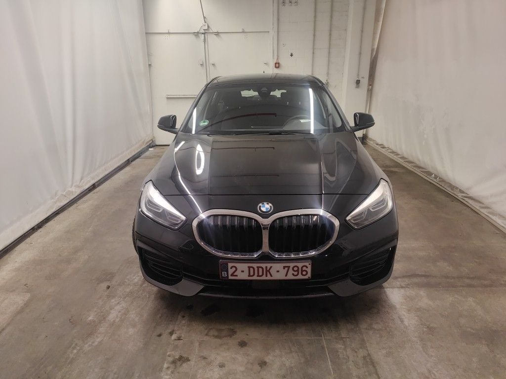 BMW 1 Reeks Hatch 118iA (100 kW) 5d photo