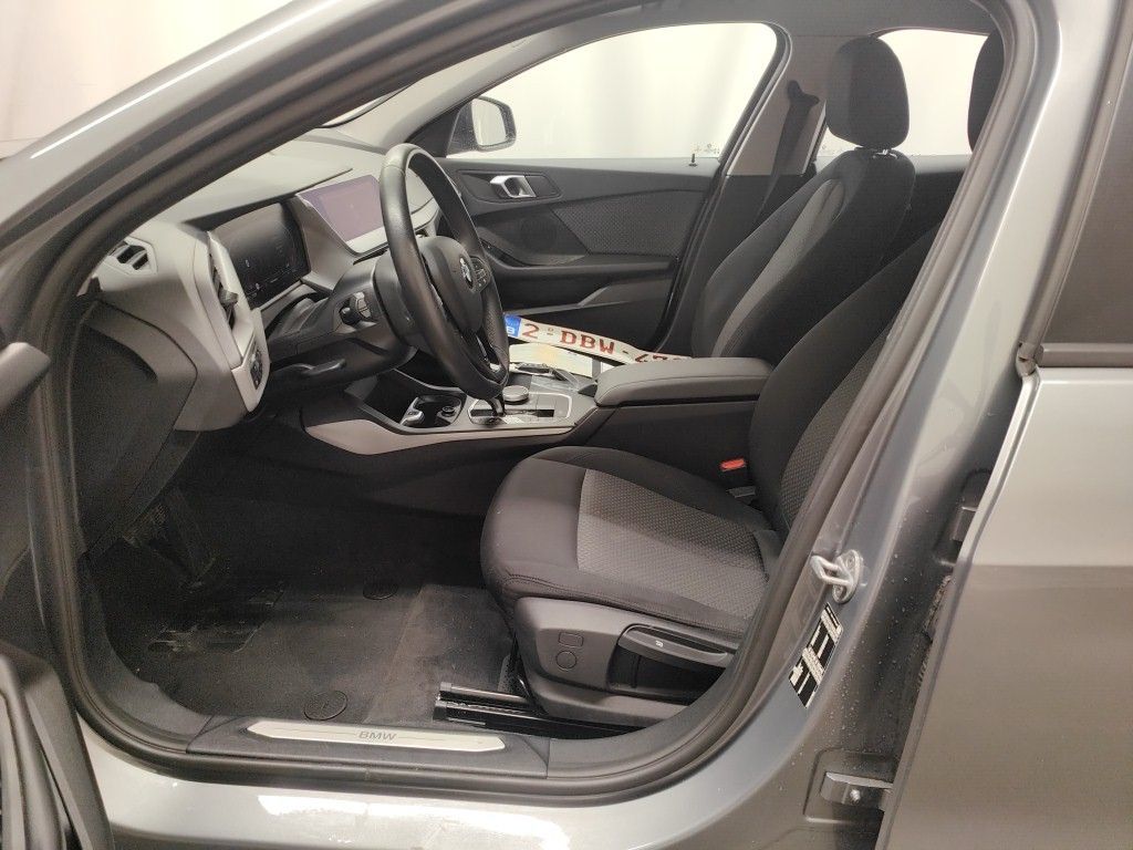 BMW 1 Reeks Hatch 116iA (80 kW) 5d photo