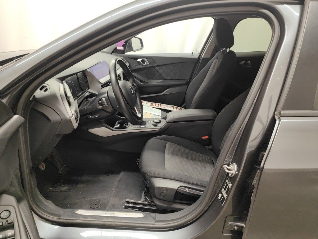 BMW 1 Reeks Hatch 116d (85 kW) 5d photo