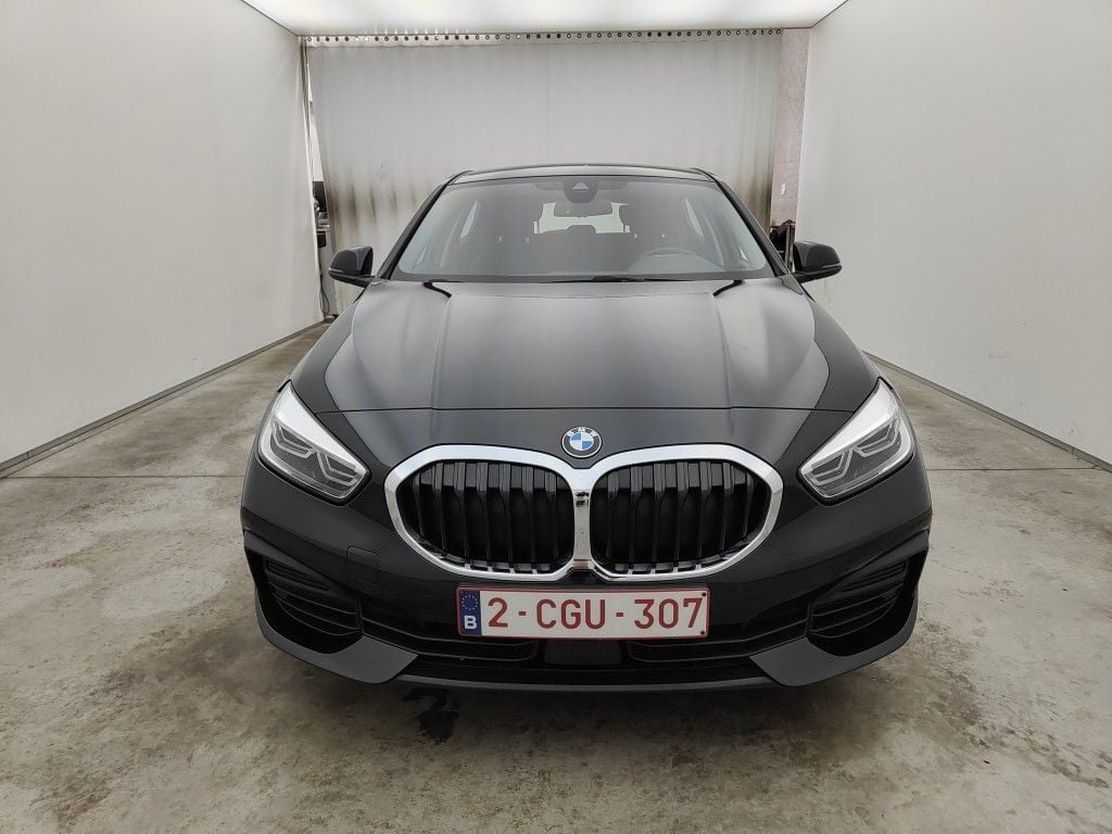 BMW 1 Reeks Hatch 118iA (100 kW) 5d photo