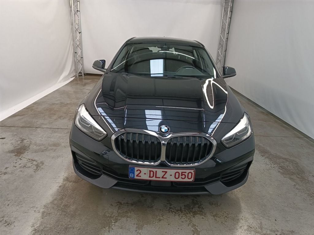 BMW 1 Reeks Hatch 118iA (100 kW) 5d photo