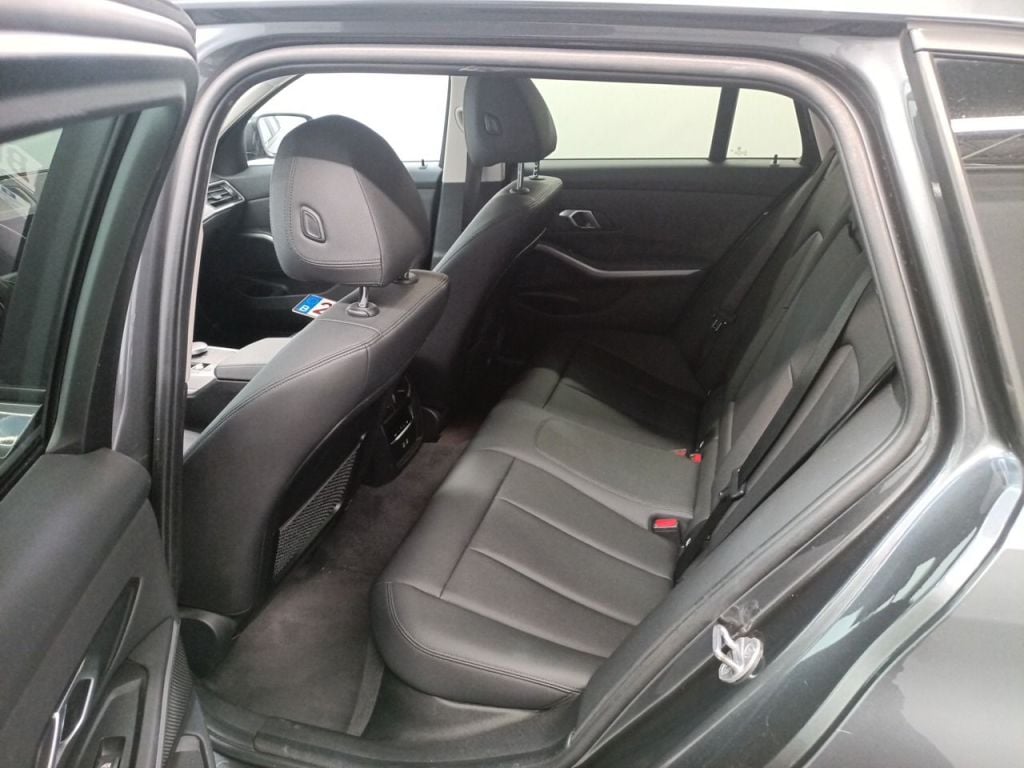 BMW 3 Reeks Touring 318dA (100 kW) 5d photo