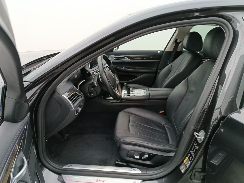 BMW 7 LONG - 2019 745eXASL 286 Plug-In Hybrid OPF (EU6d-TEMP) 4d photo