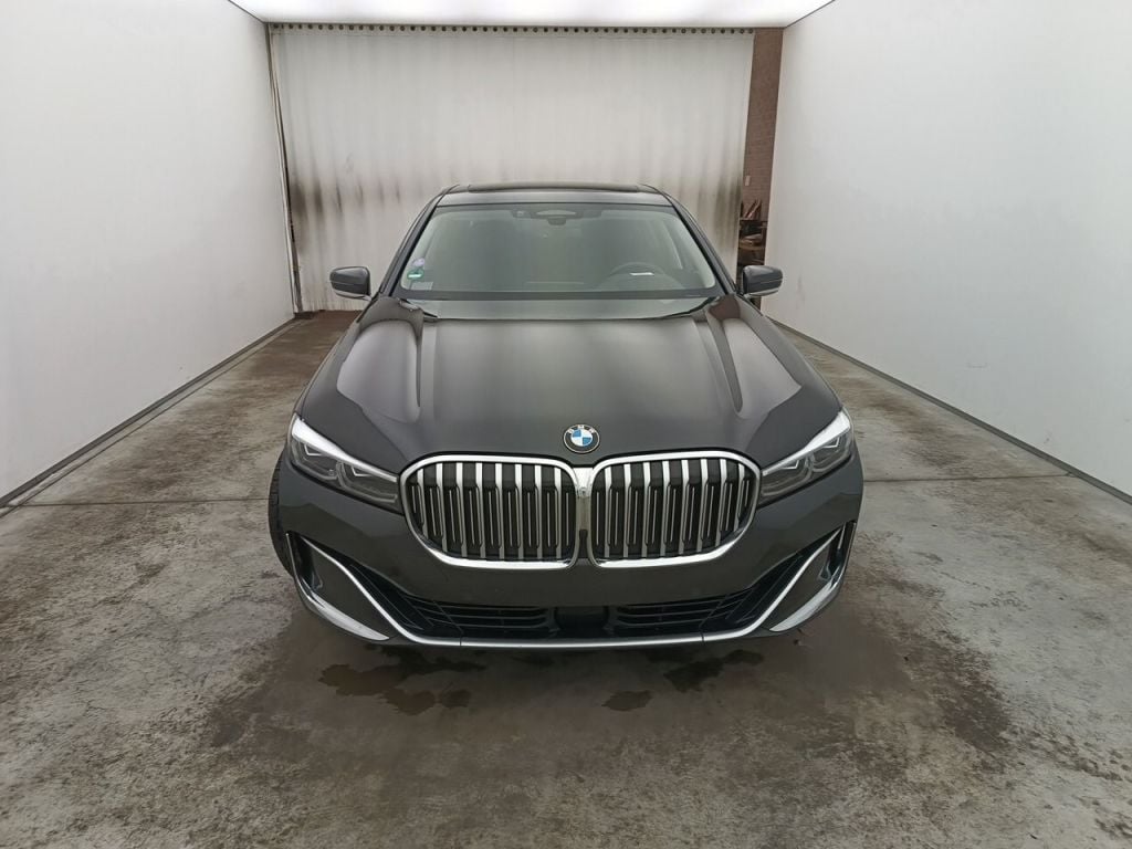 BMW 7 LONG - 2019 745eXASL 286 Plug-In Hybrid OPF (EU6d-TEMP) 4d photo