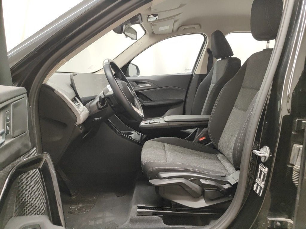 BMW X1 DIESEL - 2023 2.0 dA 150hp sDrive18 5d photo