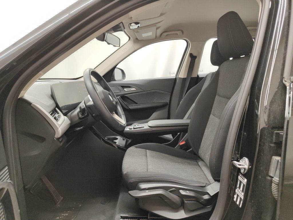 BMW X1 DIESEL - 2023 2.0 dA 150hp sDrive18 5d photo