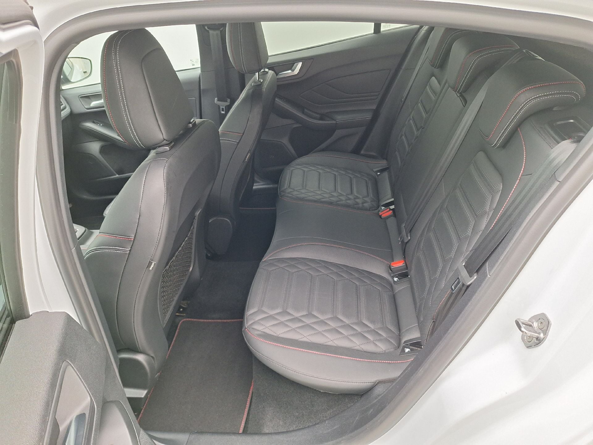 Ford, Focus FL'21, Ford Focus 1.0i EcoB. MHEV 114kW ST-Line X Vignale photo