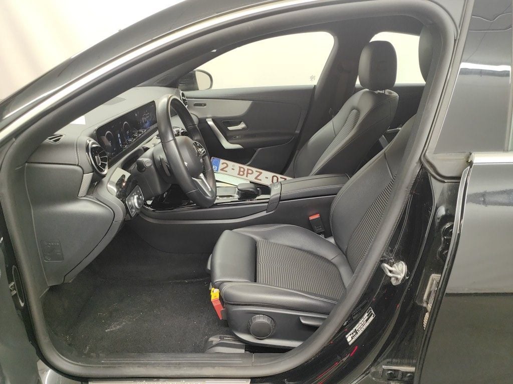 Mercedes-Benz CLA CLA 250 e Business Solution 4d photo