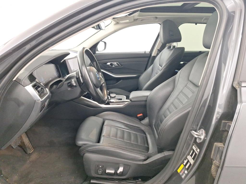 BMW 3 TOURING - 2019 330eAS PHEV photo