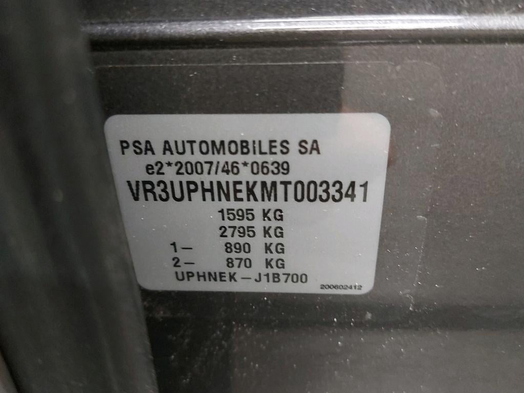 PEUGEOT - PEU 208 PureTech 102PK GT With Climatic &amp; Navigation &amp; Cruise Control &amp; Park Sensors Front &amp; Rear &amp; Glass Roof  * PETROL * photo