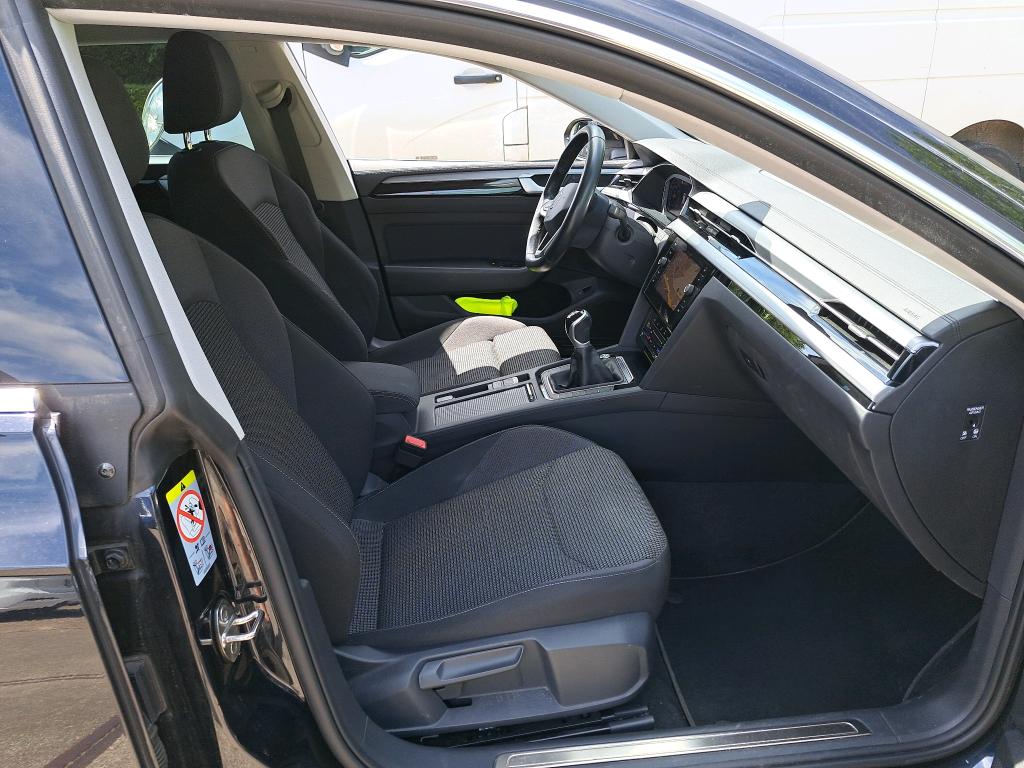 VOLKSWAGEN - VW  ARTEON SHOOTING BRAKE TSI 150PK With Climatic &amp; Navigation &amp; Cruise Control &amp; Pack Multimedia &amp; Park Sensors Front &amp; Rear &amp; Rear Camera * PETROL * photo