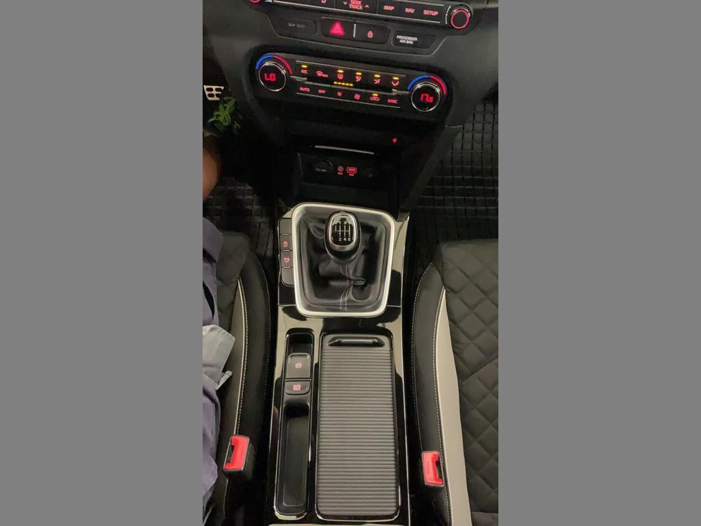 KIA Proceed - 2019 1.4 T-GDi GT-Line ISG photo