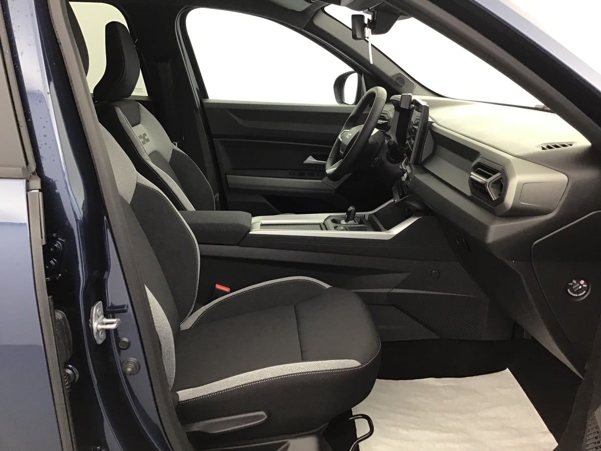 Dacia Bigster Journey 1.8 Hybrid Electric/Gasoline 158hp photo