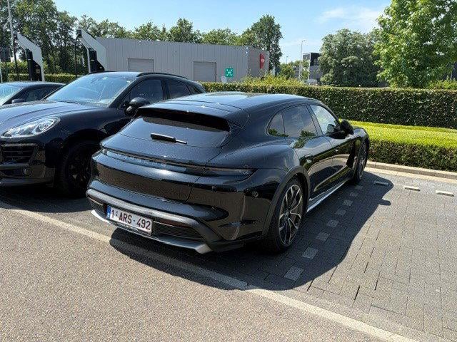 PORSCHE Taycan Cross Turismo Taycan 4 Cross Turismo (MY22) photo