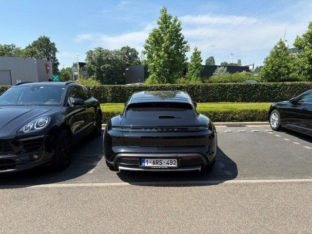 PORSCHE Taycan Cross Turismo Taycan 4 Cross Turismo (MY22) photo