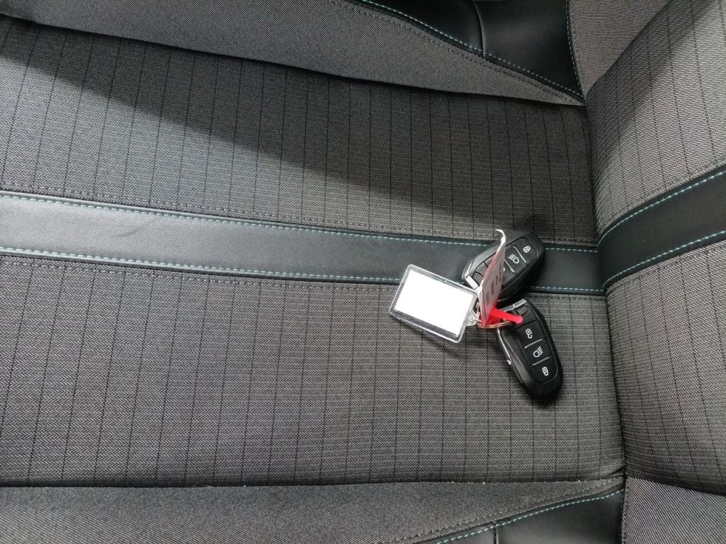 PEUGEOT 2008 - 2020 1.2 PureTech 130 Allure S&S (EU6.3) 5d photo