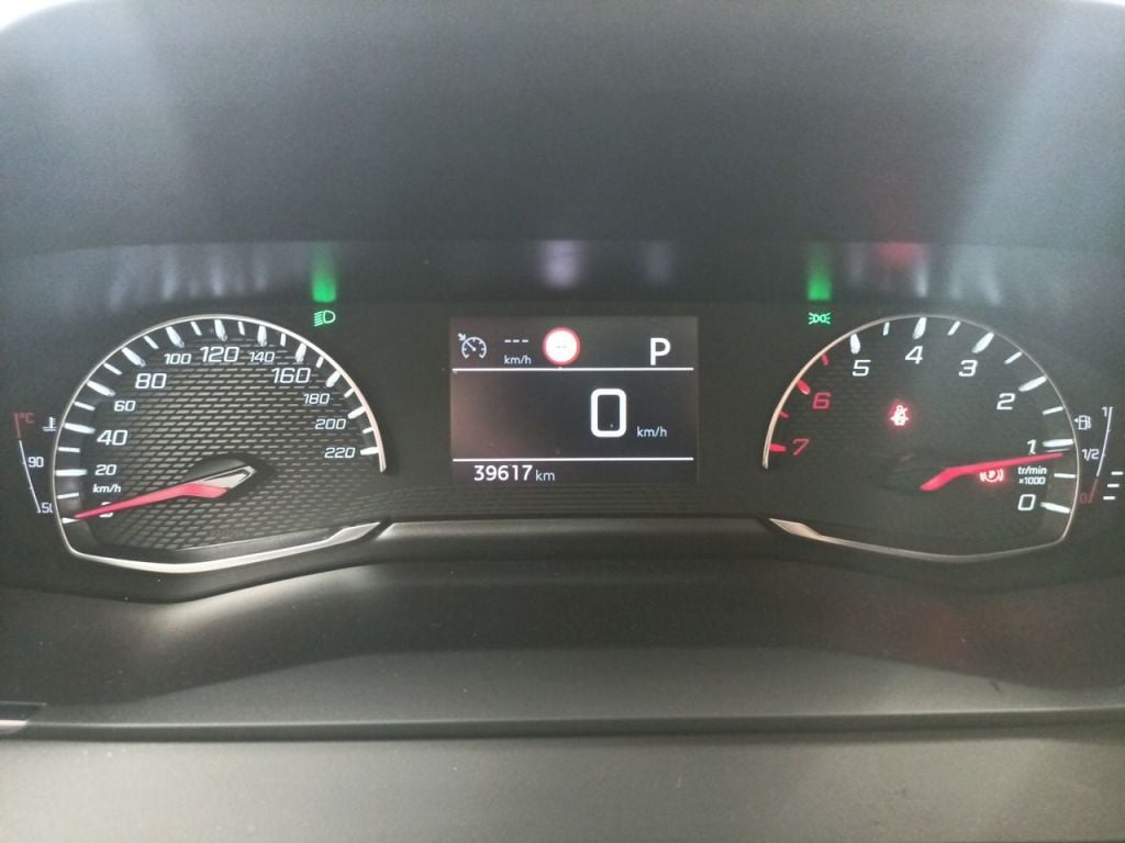 PEUGEOT 2008 - 2020 1.2 PureTech 130 Allure S&S (EU6.3) 5d photo