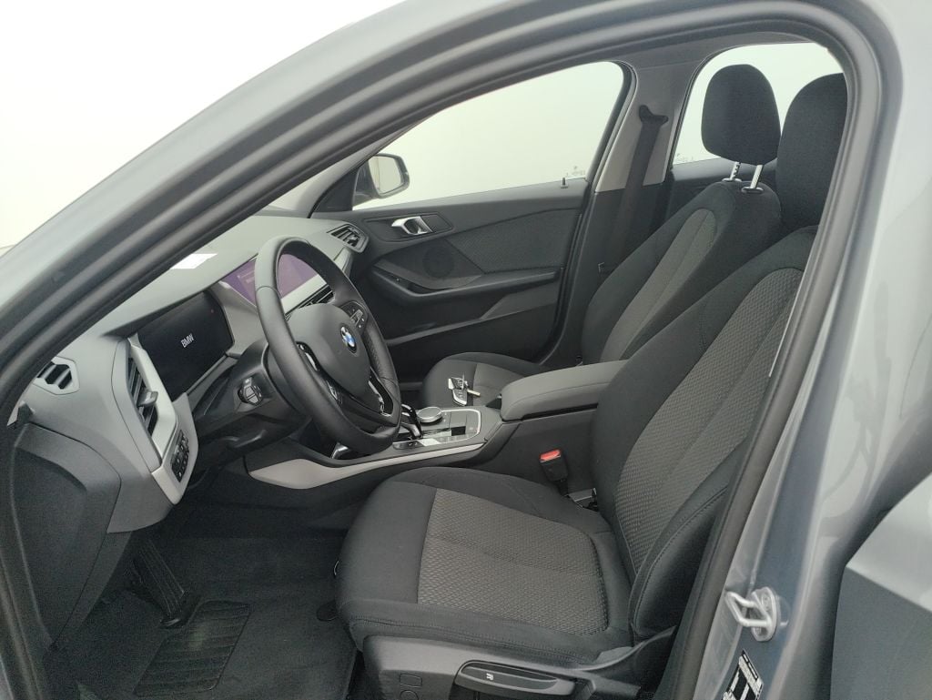 BMW 1 Reeks Hatch 116iA (80 kW) 5d photo