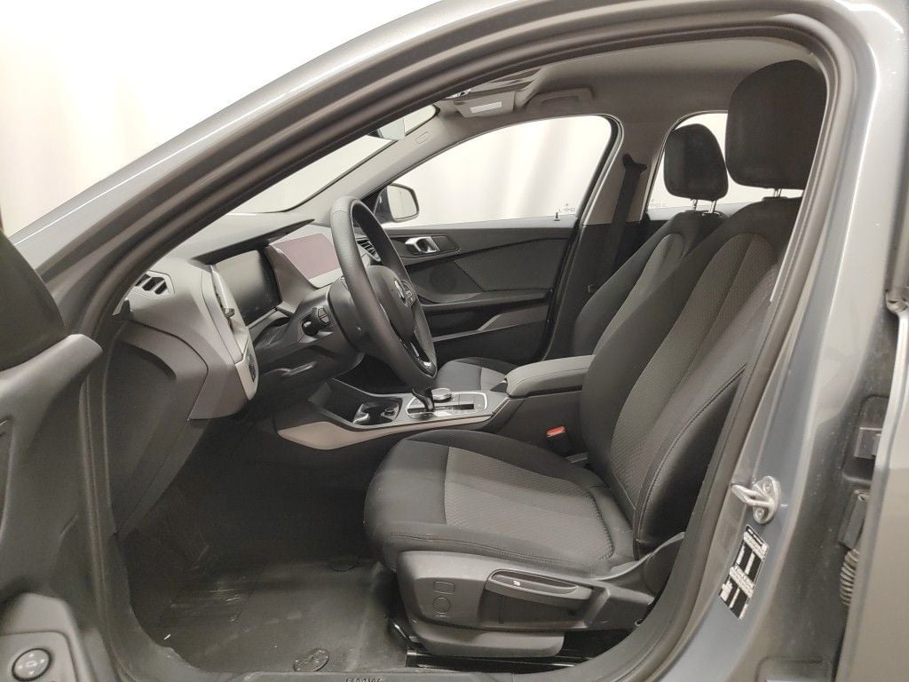 BMW 1 Reeks Hatch 116iA (80 kW) 5d photo