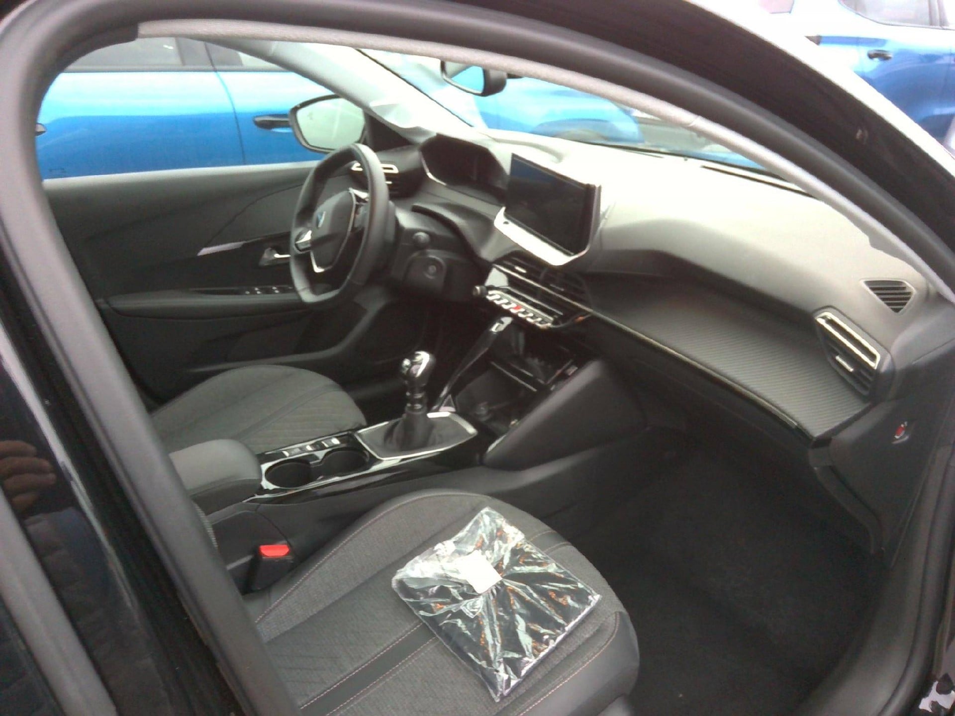 Peugeot 208 Allure 1.2L 100hp S&S (BVM6) photo