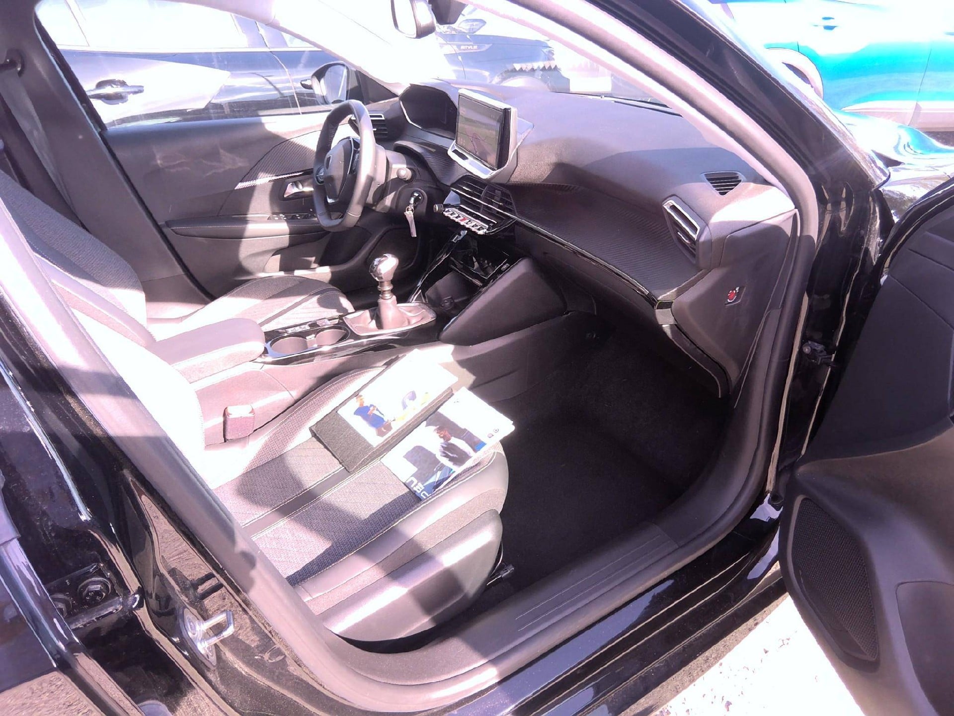 Peugeot 208 Allure 1.2L 100 S&S (BVM6) photo