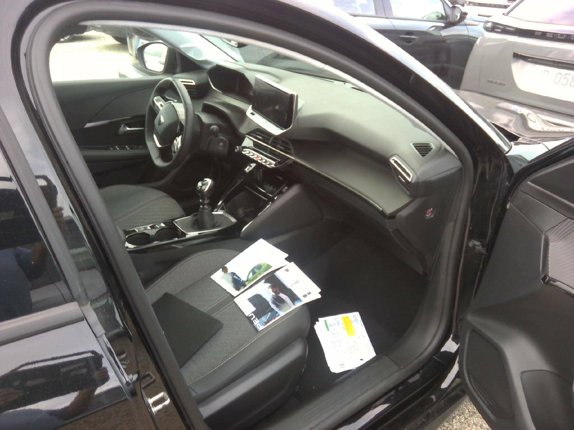 Peugeot 208 Allure 1.2L 100hp S&S (BVM6) photo