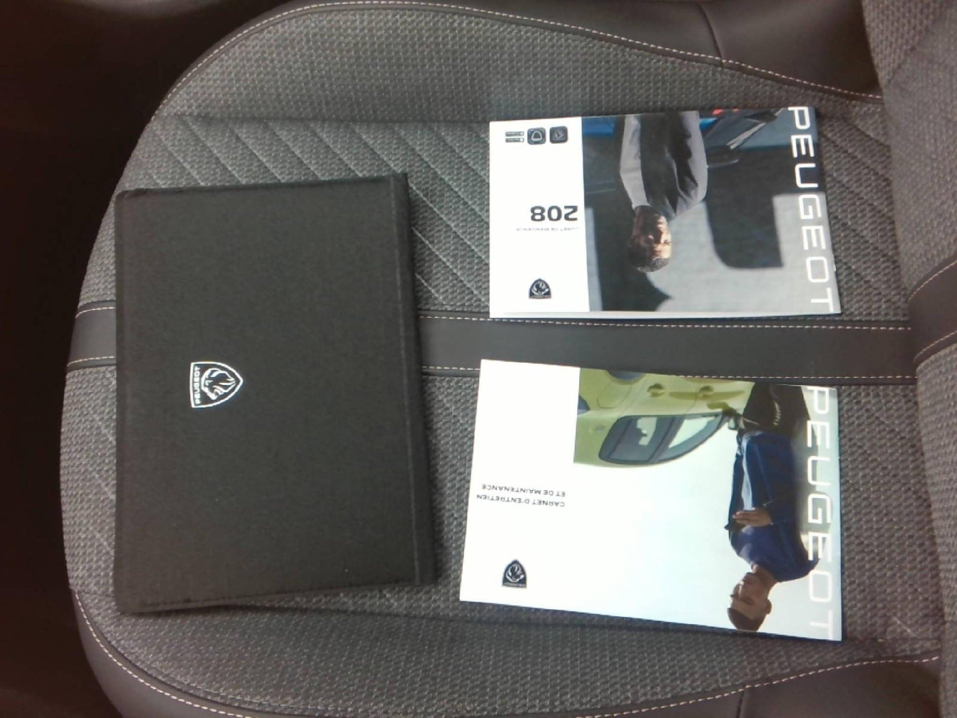 Peugeot 208 Allure 208 100 S&S BVM6 photo