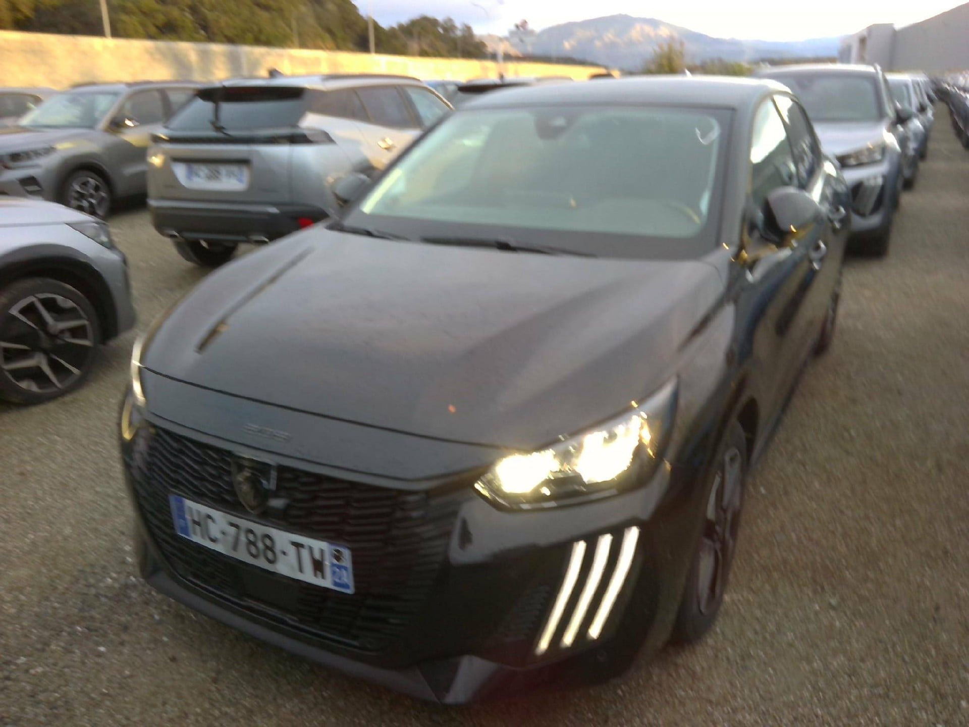 Peugeot 208 Allure 1.2L (1199cc) 100 hp S&S, manual 6-speed