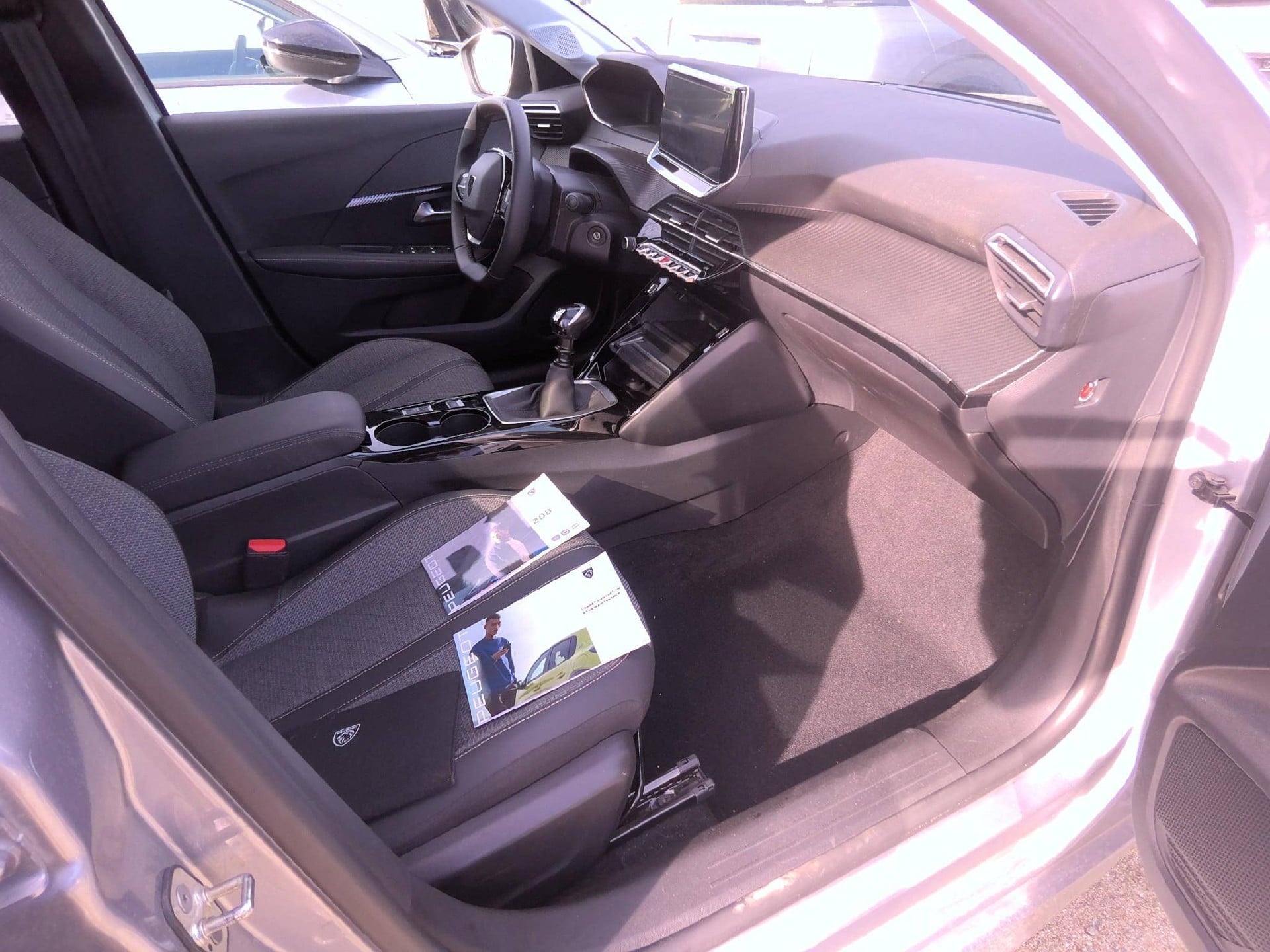 Peugeot 208 Allure 208 100 S&S BVM6 photo