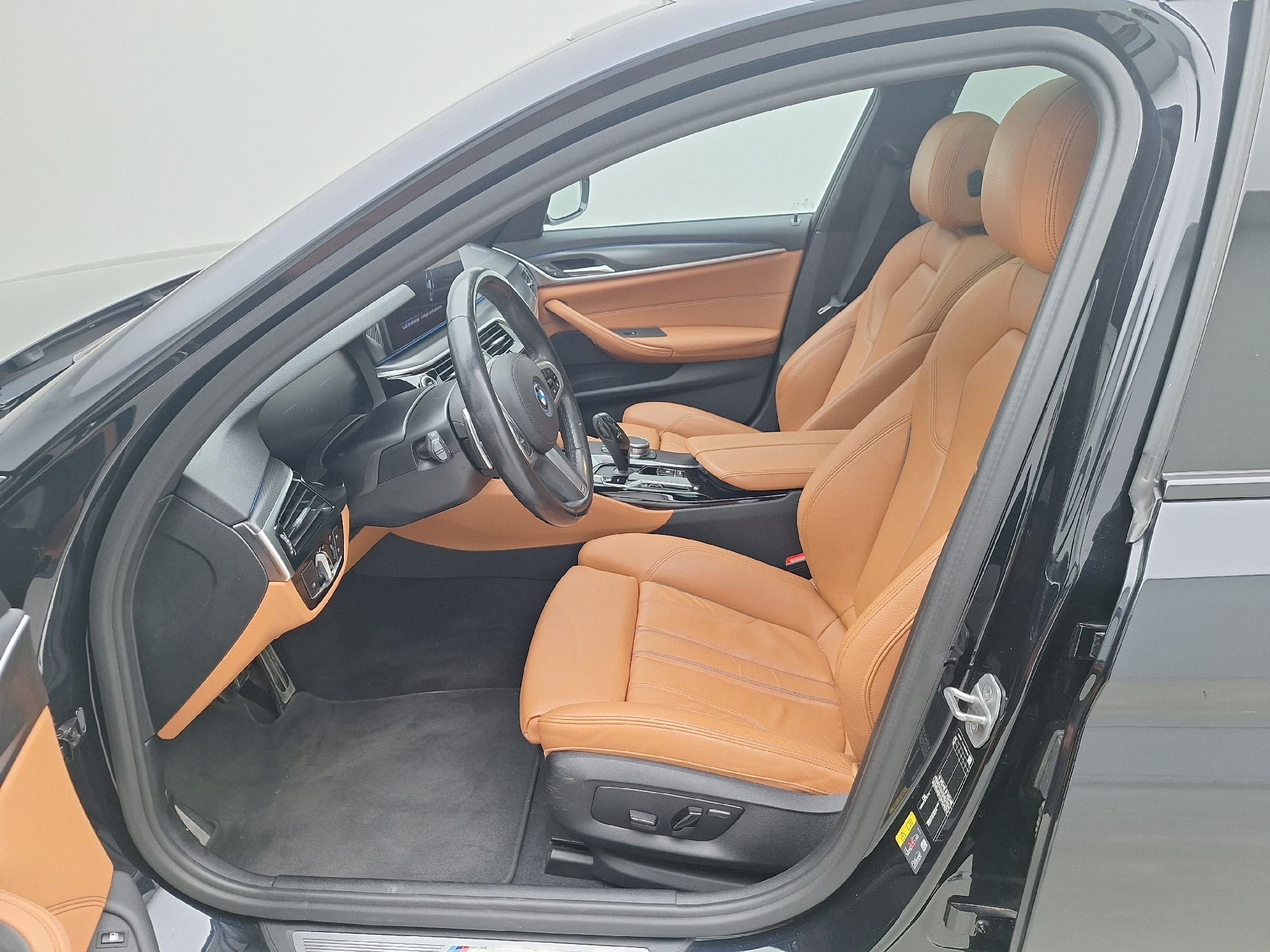 BMW, 5-ser To FL'20 PHEV, BMW 5 Reeks Touring 520e 150kW 5d photo