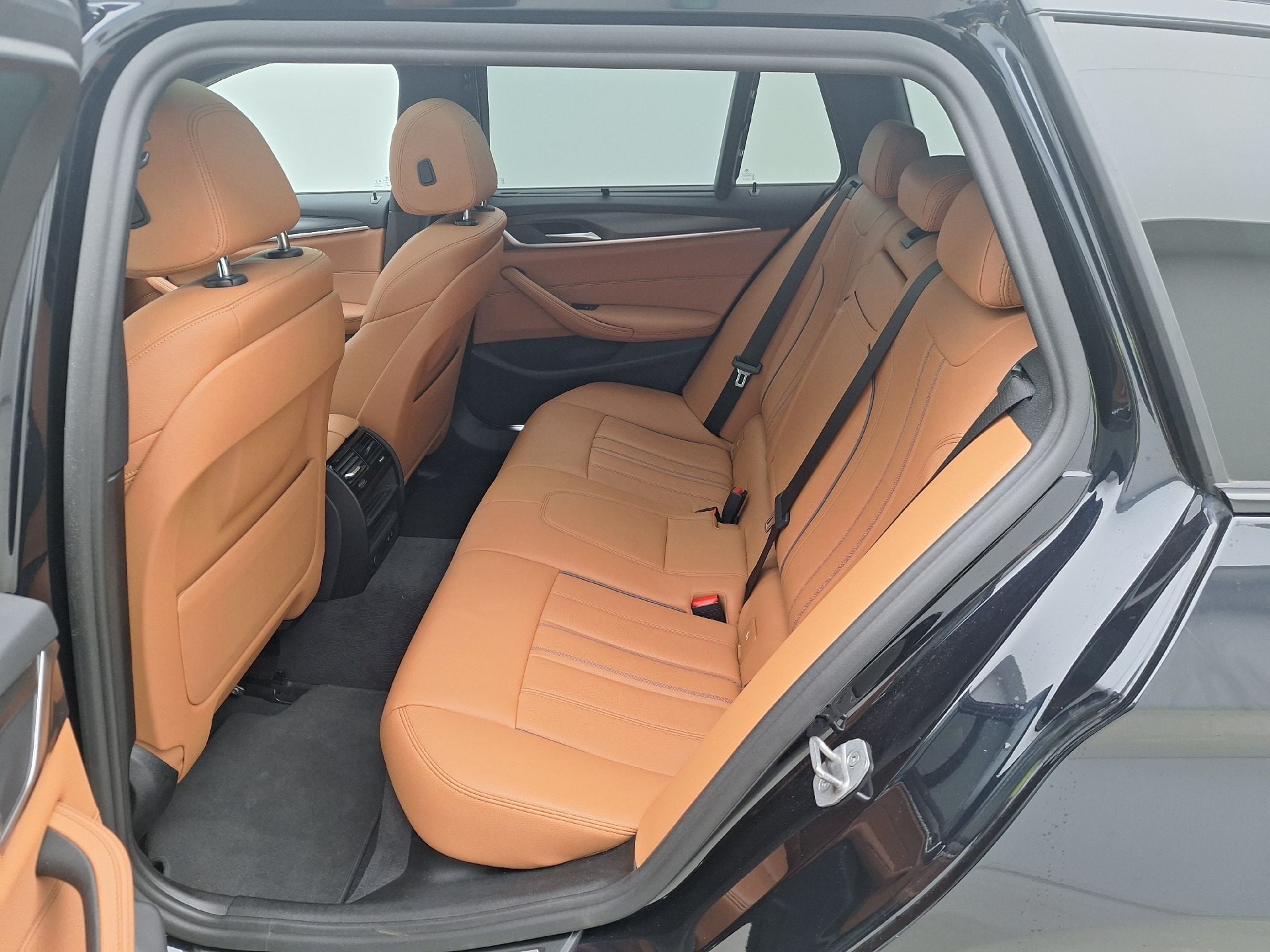 BMW, 5-ser To FL'20 PHEV, BMW 5 Reeks Touring 520e 150kW 5d photo