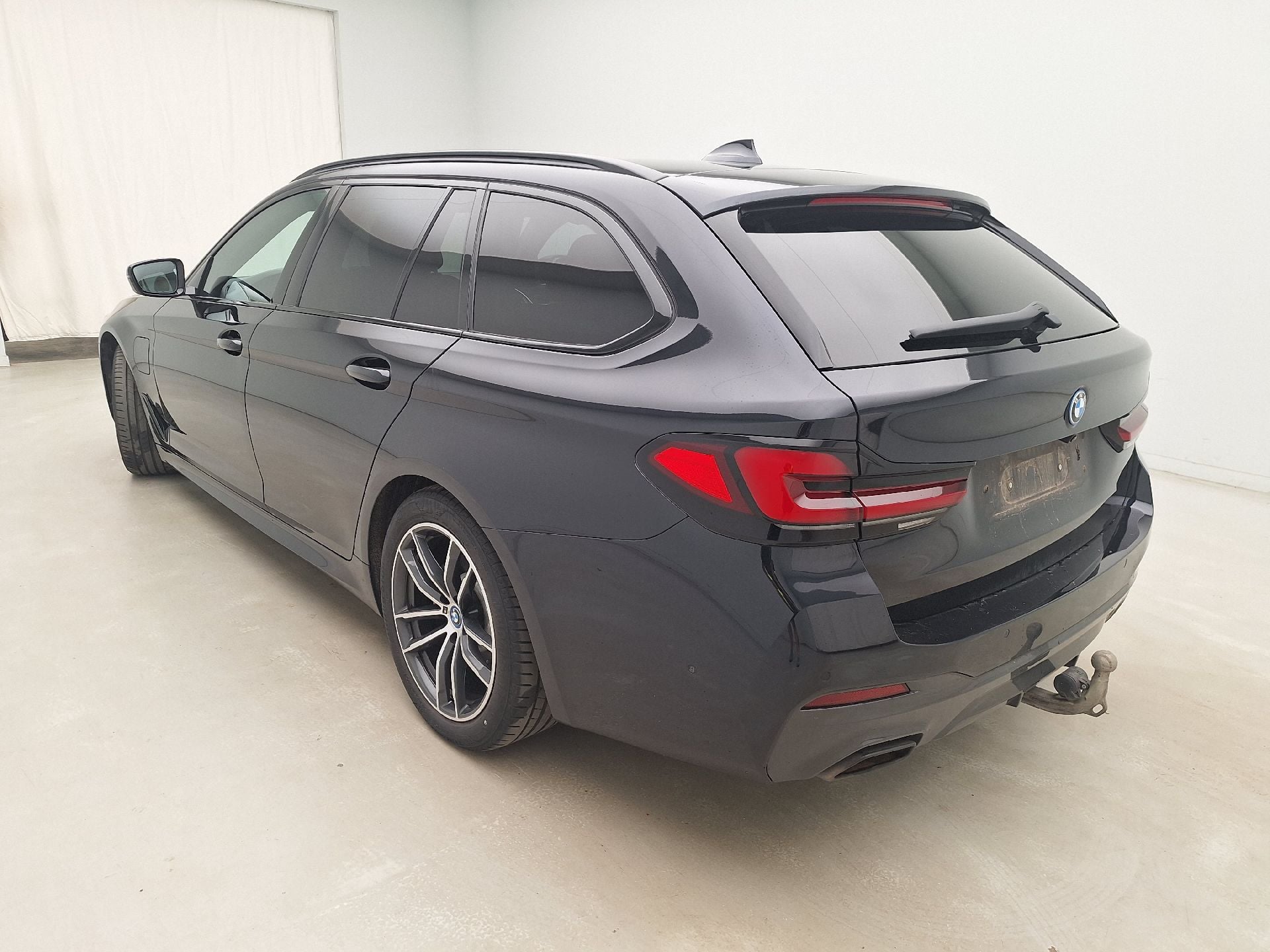BMW, 5-ser To FL'20 PHEV, BMW 5 Reeks Touring 520e 150kW 5d photo