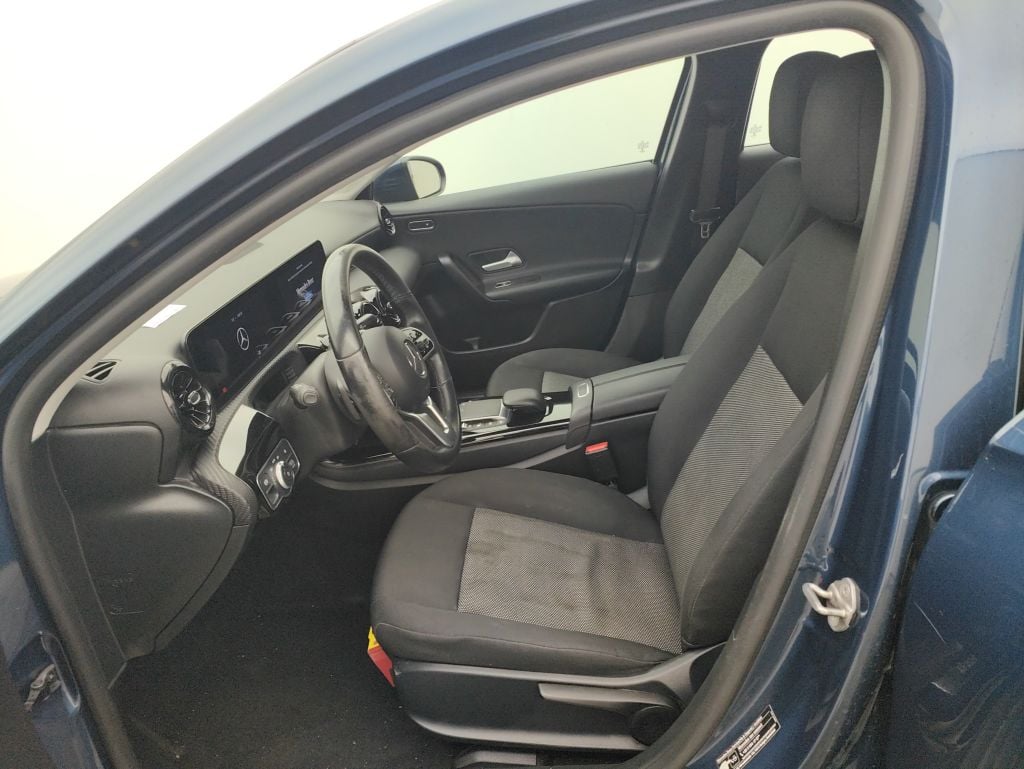 MERCEDES CLASSE A DIESEL (W177) A 180 d 116 Business Solution Essential 5d photo