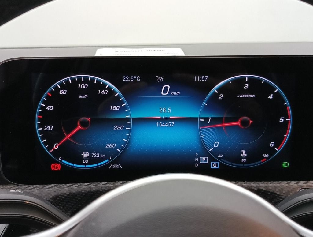 MERCEDES CLASSE A DIESEL (W177) A 180 d 116 Business Solution Essential 5d photo