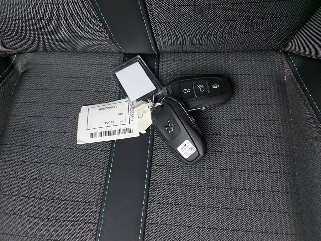 PEUGEOT 2008 - 2020 1.2 PureTech 130 Allure S&S (EU6.3) 5d photo