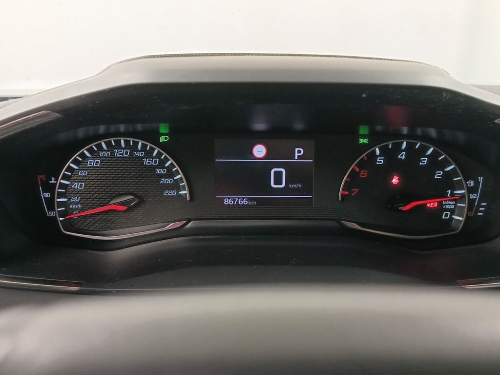PEUGEOT 2008 - 2020 1.2 PureTech 130 Allure S&S (EU6.3) 5d photo