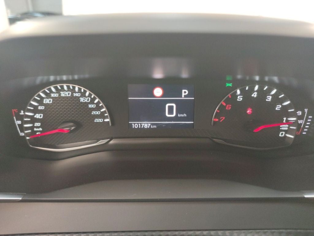 PEUGEOT 2008 - 2020 1.2 PureTech 130 Allure S&S (EU6.3) 5d photo