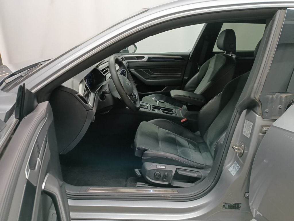 VOLKSWAGEN ARTEON SHOOTING BRAKE DIESEL 2.0 TDi 150 SCR R-Line DSG 5d photo