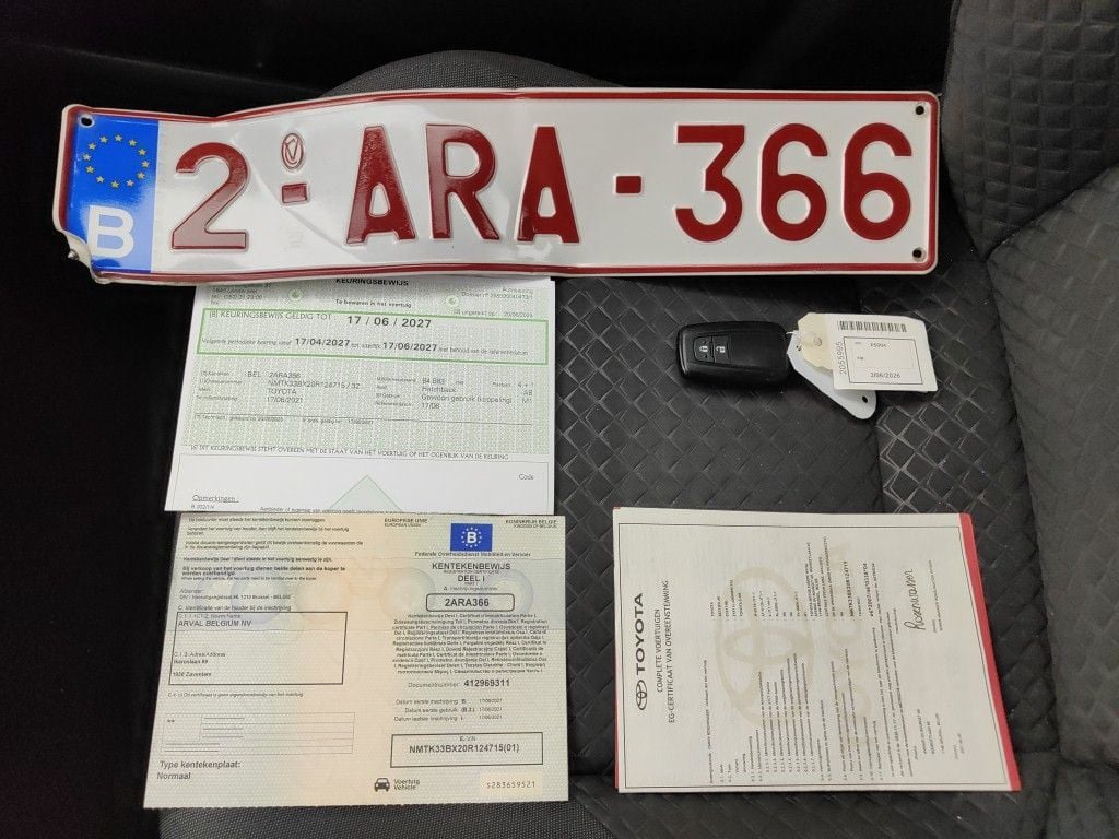 Toyota C-HR 1.8 VVT i-Hybrid C-Enter E-CVT 5d photo