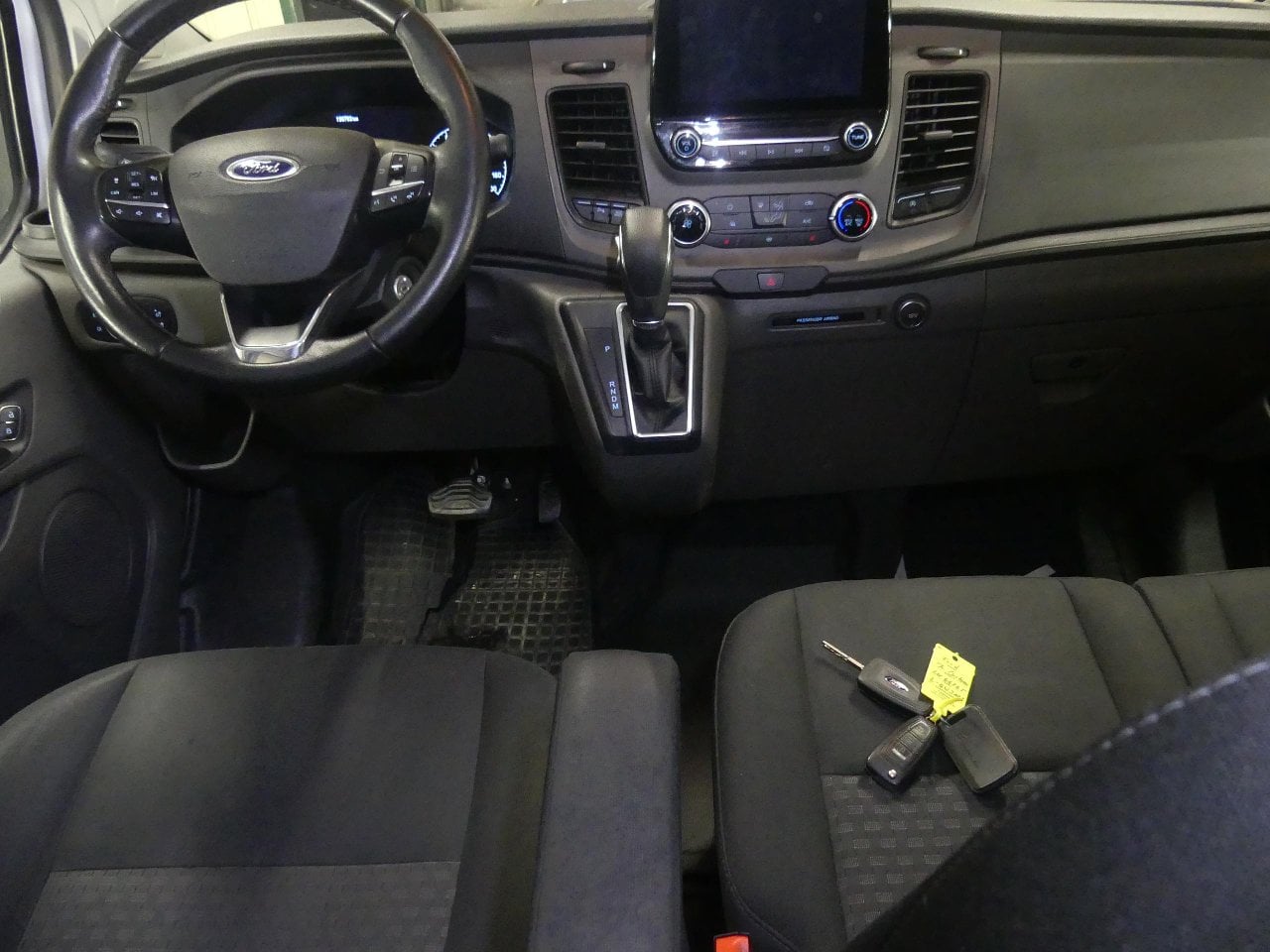 FORD Transit Custom 320 L2H1 LKW VA Autm. Trend 4d 96kW photo