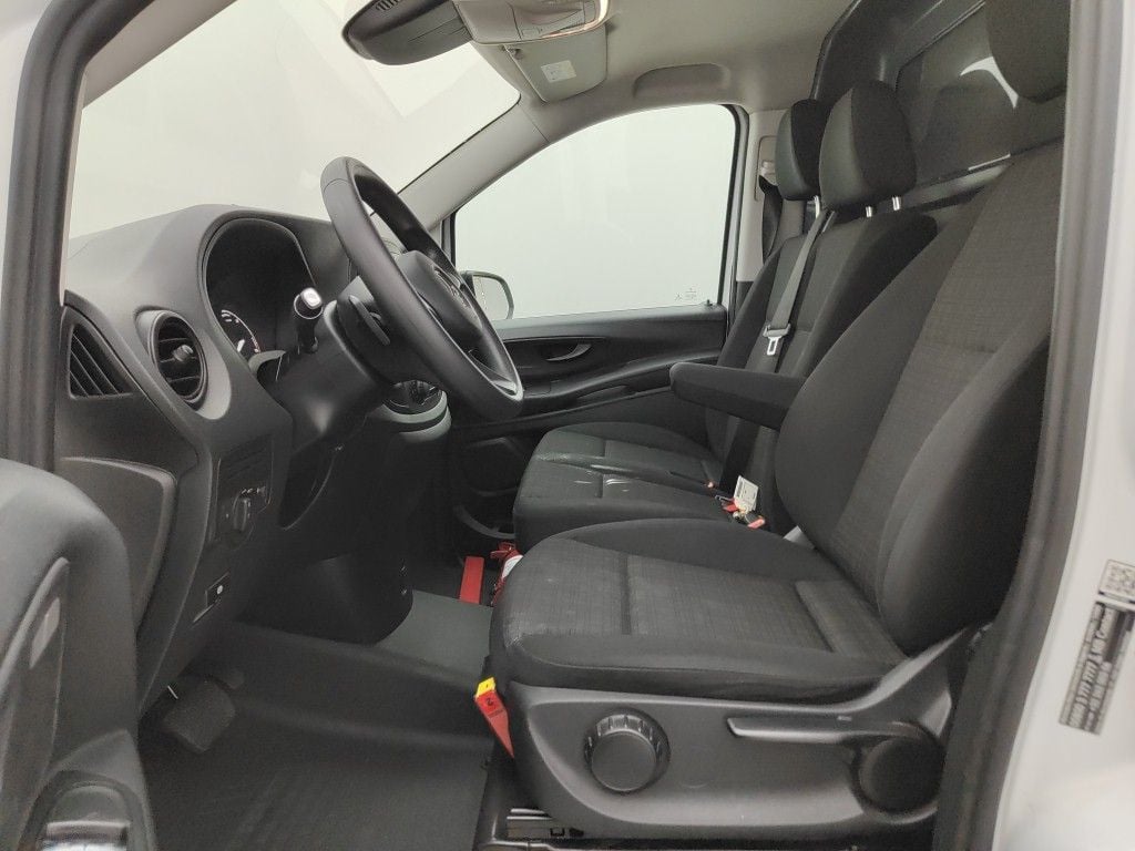 MERCEDES-BENZ E-VITO FOURGON MWB 35 kWh 116hp EVito A2 4d photo