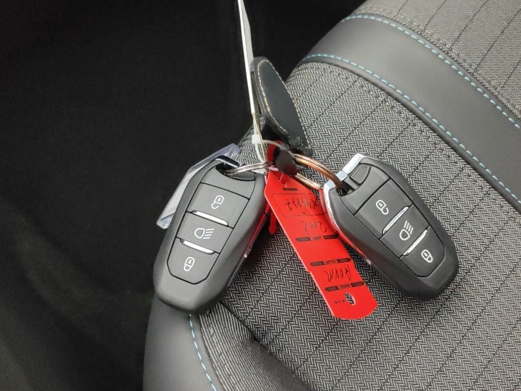 PEUGEOT 2008 - 2020 1.2 PureTech 130 Allure S&S (EU6.3) 5d photo
