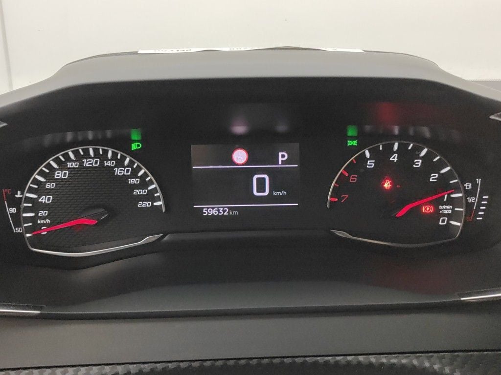 PEUGEOT 2008 - 2020 1.2 PureTech 130 Allure S&S (EU6.3) 5d photo
