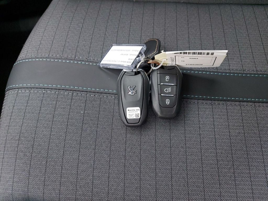 PEUGEOT 2008 - 2020 1.2 PureTech 130 Allure S&S (EU6.3) 5d photo