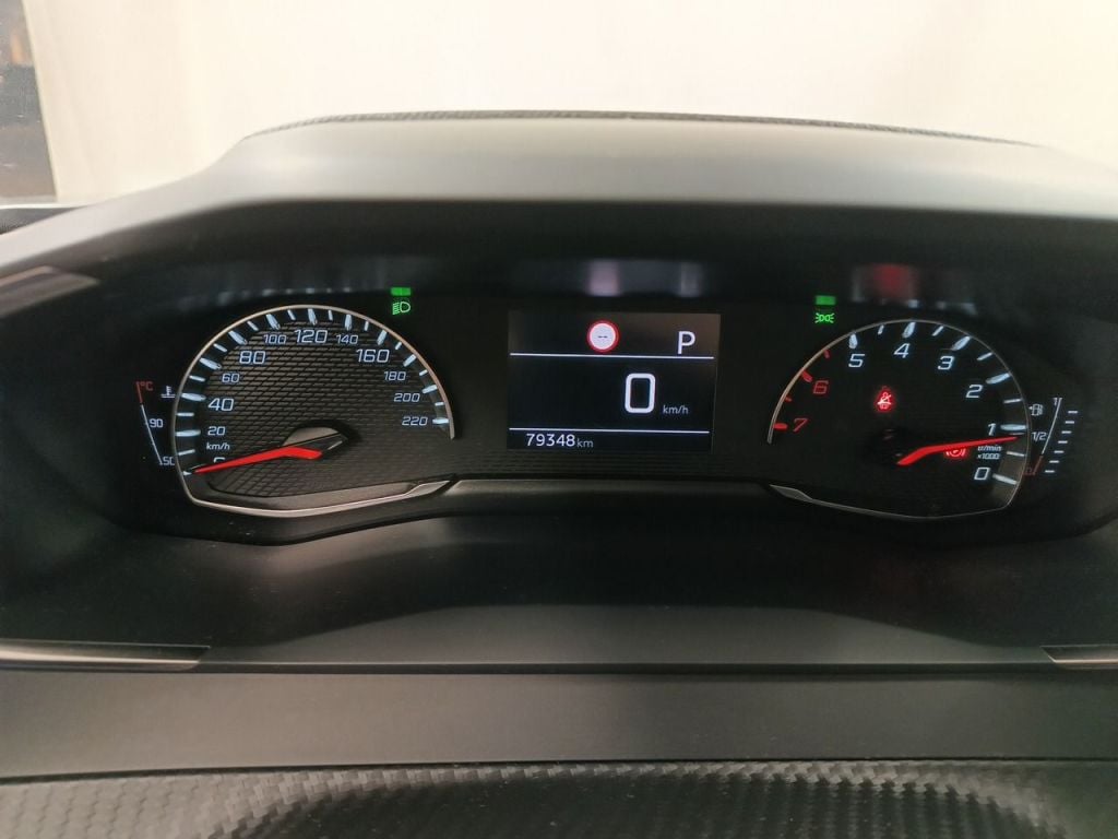 PEUGEOT 2008 - 2020 1.2 PureTech 130 Allure S&S (EU6.3) 5d photo