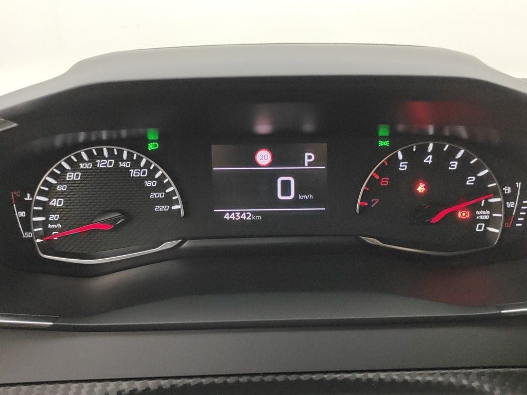 PEUGEOT 2008 - 2020 1.2 PureTech 130 Allure S&S (EU6.3) 5d photo