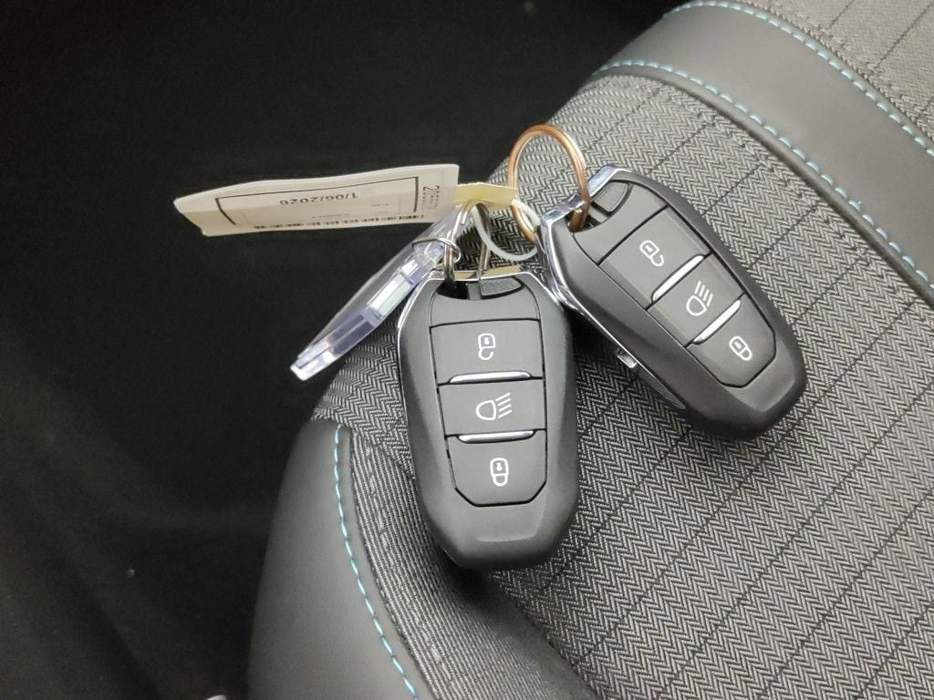 PEUGEOT 2008 - 2020 1.2 PureTech 130 Allure S&S (EU6.3) 5d photo