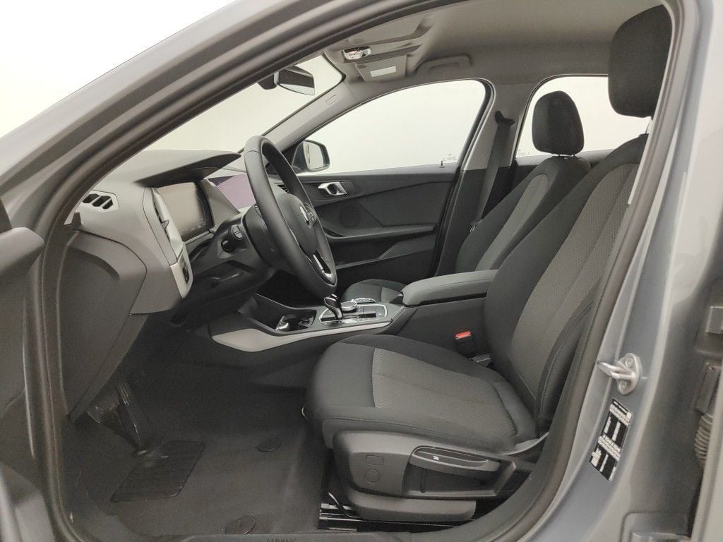 BMW 1 Reeks Hatch 116iA (80 kW) 5d photo