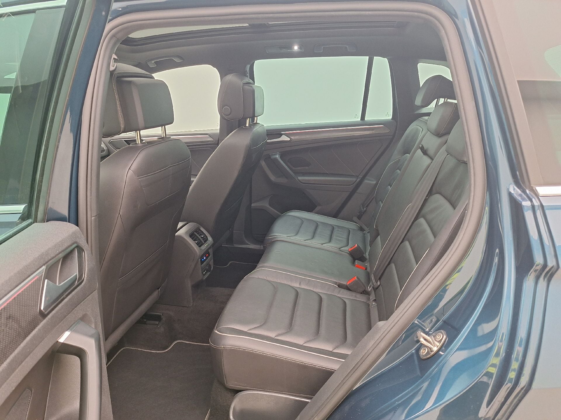 VW, Tiguan FL'20 PHEV, Volkswagen Tiguan 1.4 eHybrid DSG R-Line Business photo