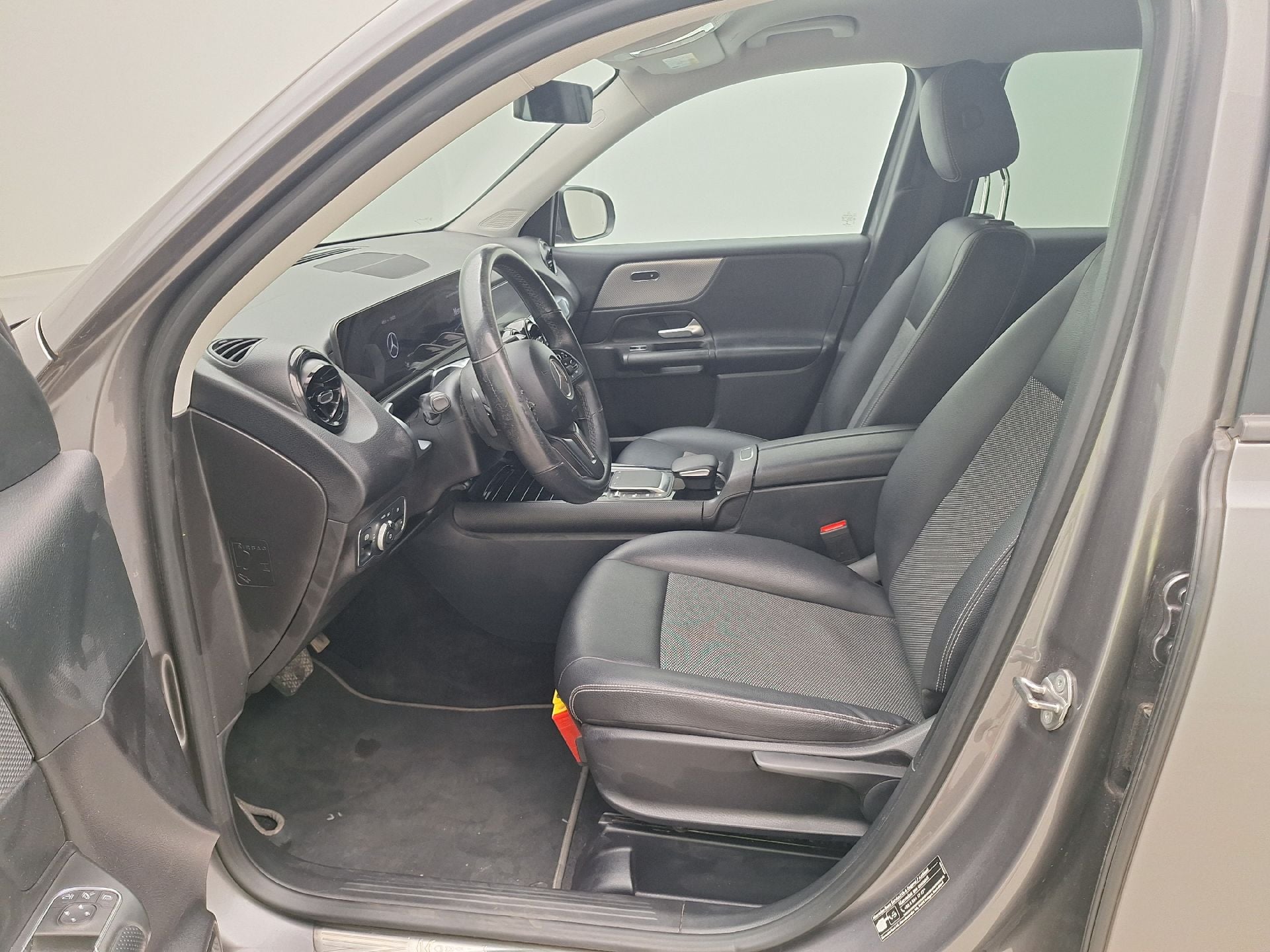 Mercedes, GLB '19, Mercedes-Benz GLB GLB 200 Business Solution 5d photo